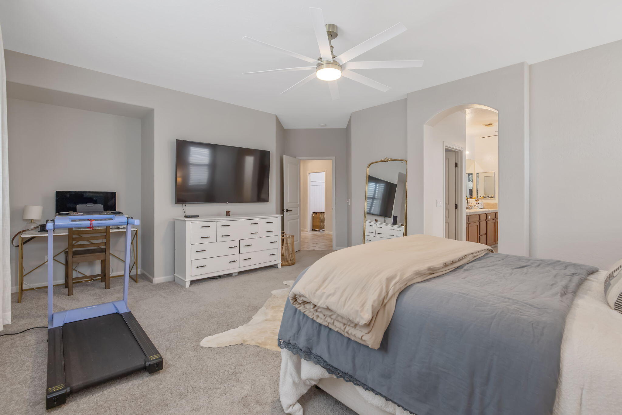 6109 W Delaware Ct, Visalia, CA 93291