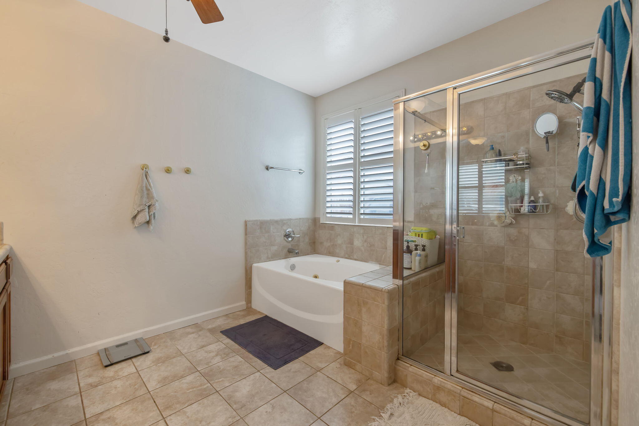 6109 W Delaware Ct, Visalia, CA 93291