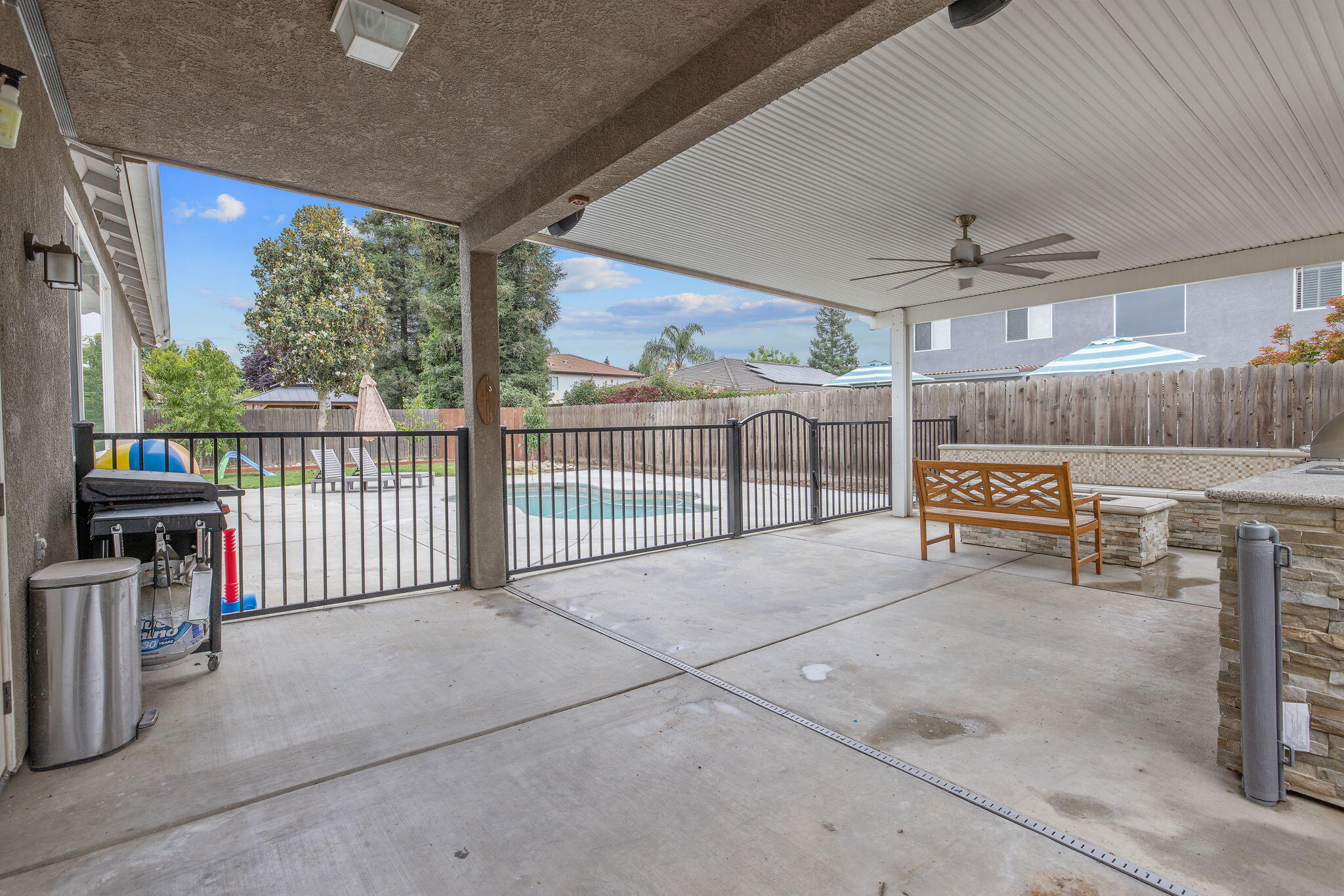 6109 W Delaware Ct, Visalia, CA 93291