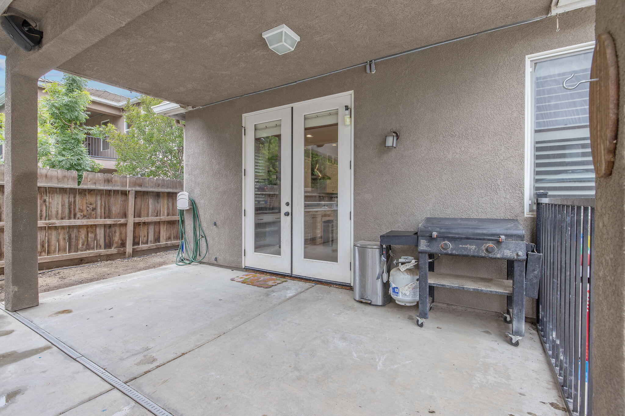 6109 W Delaware Ct, Visalia, CA 93291