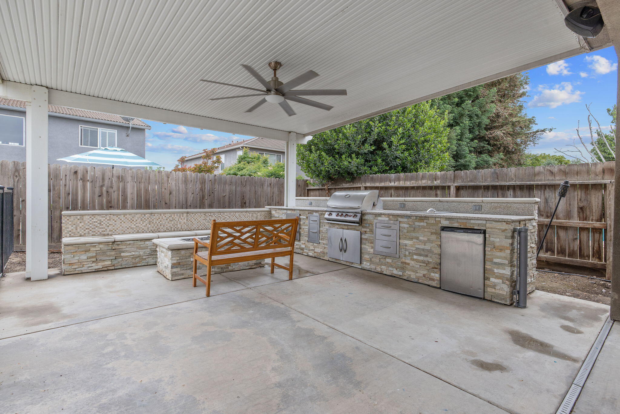 6109 W Delaware Ct, Visalia, CA 93291