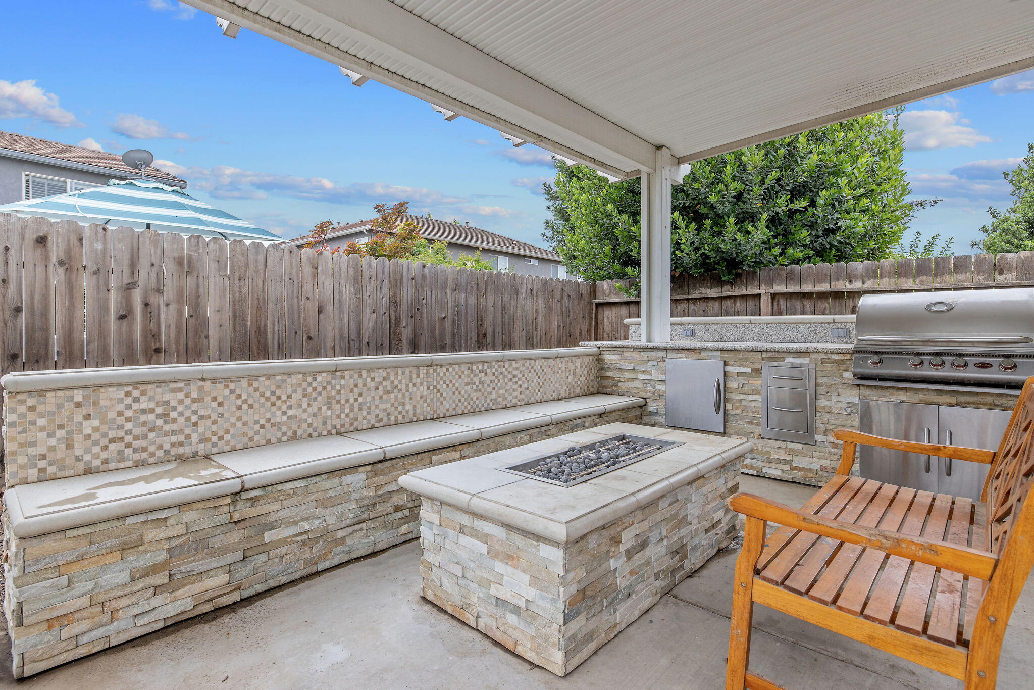 6109 W Delaware Ct, Visalia, CA 93291