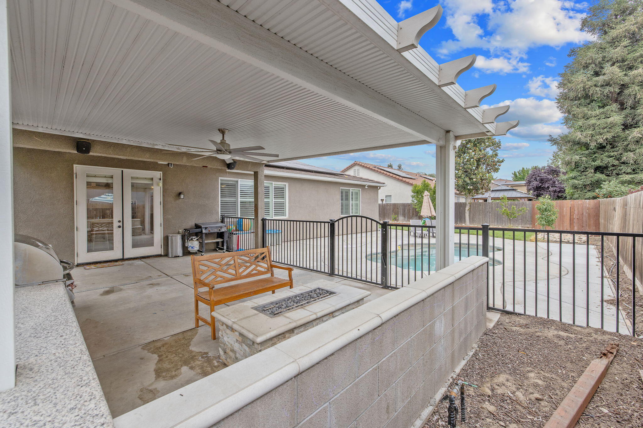6109 W Delaware Ct, Visalia, CA 93291