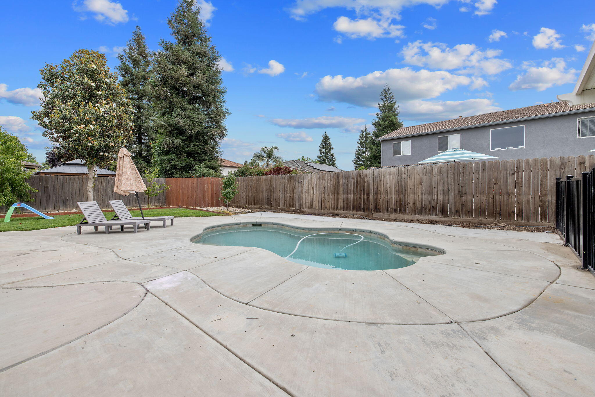 6109 W Delaware Ct, Visalia, CA 93291