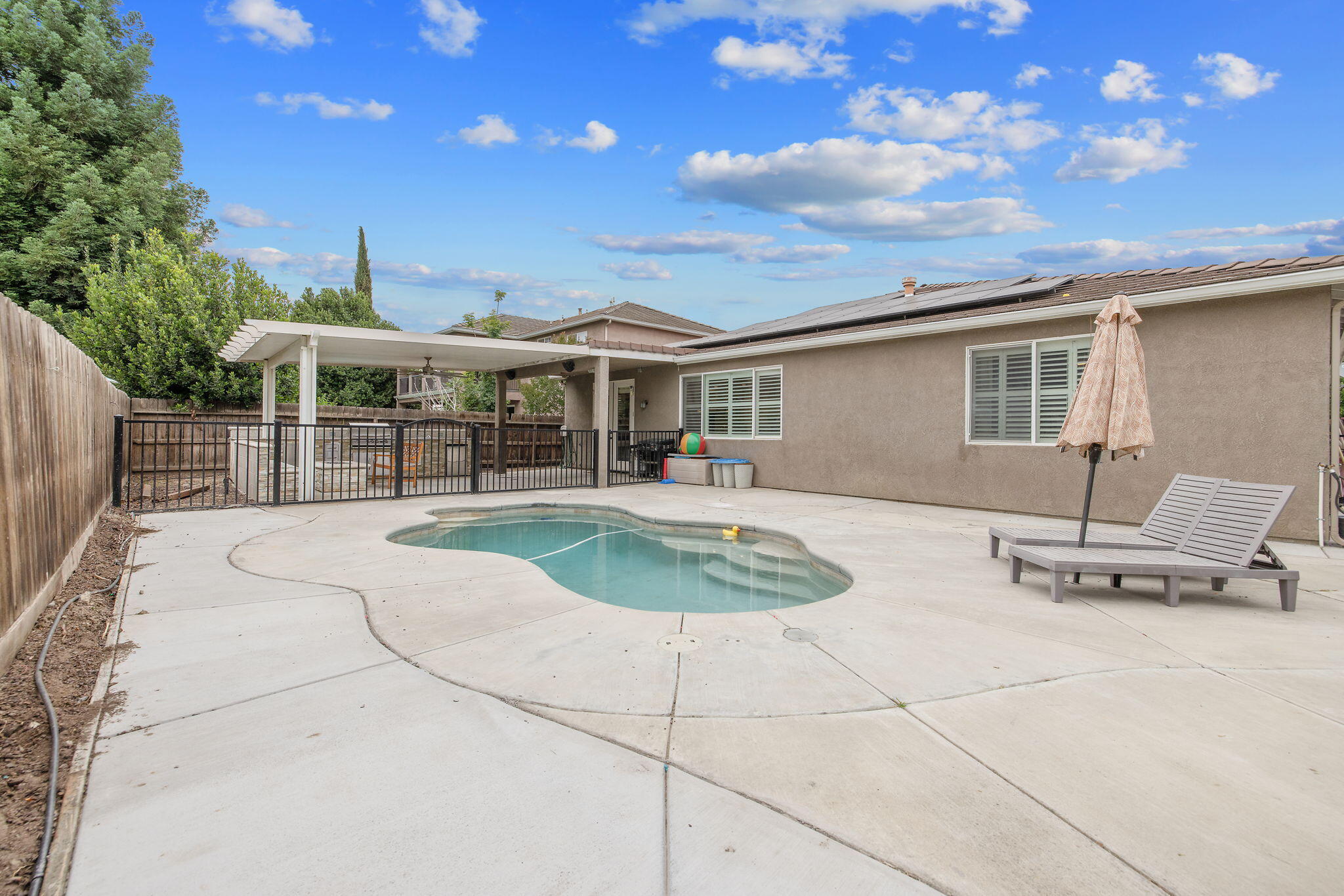 6109 W Delaware Ct, Visalia, CA 93291