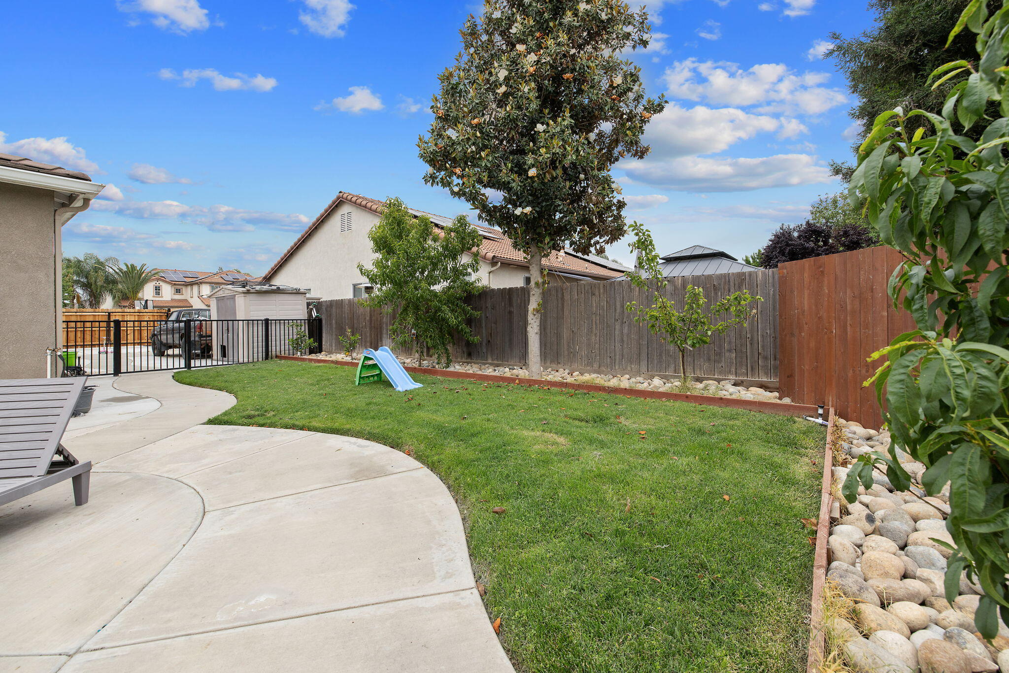 6109 W Delaware Ct, Visalia, CA 93291