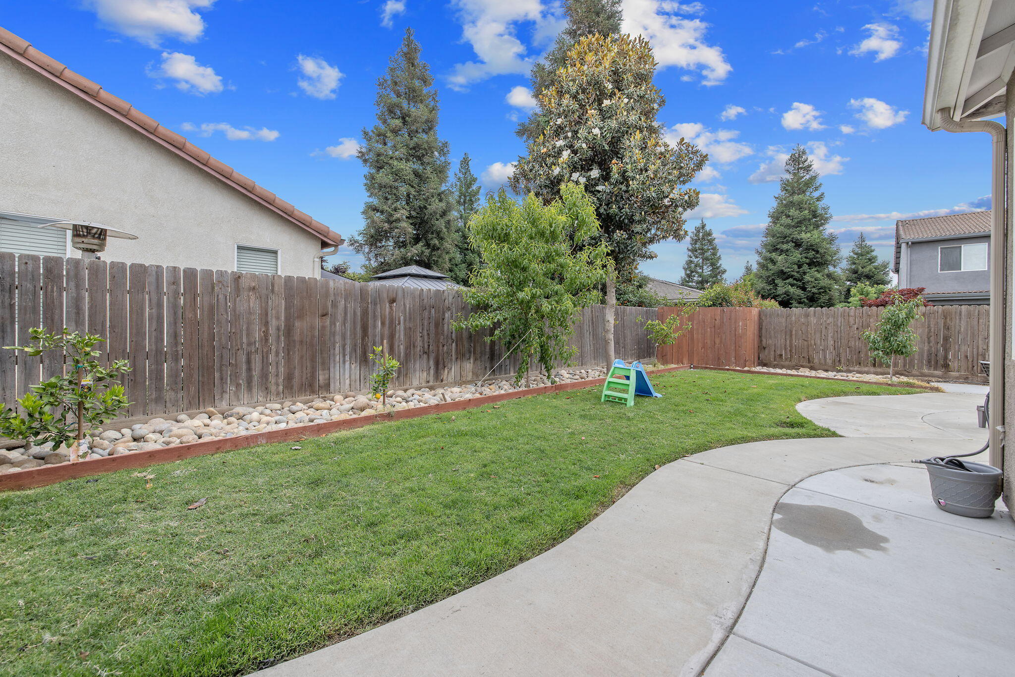 6109 W Delaware Ct, Visalia, CA 93291