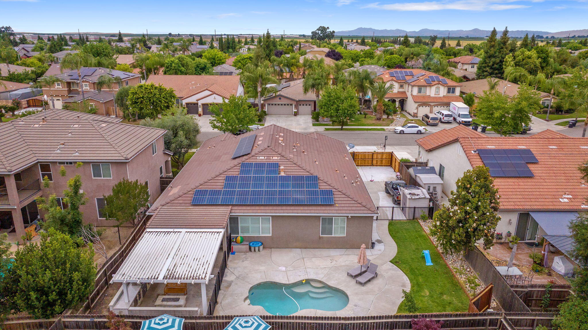6109 W Delaware Ct, Visalia, CA 93291