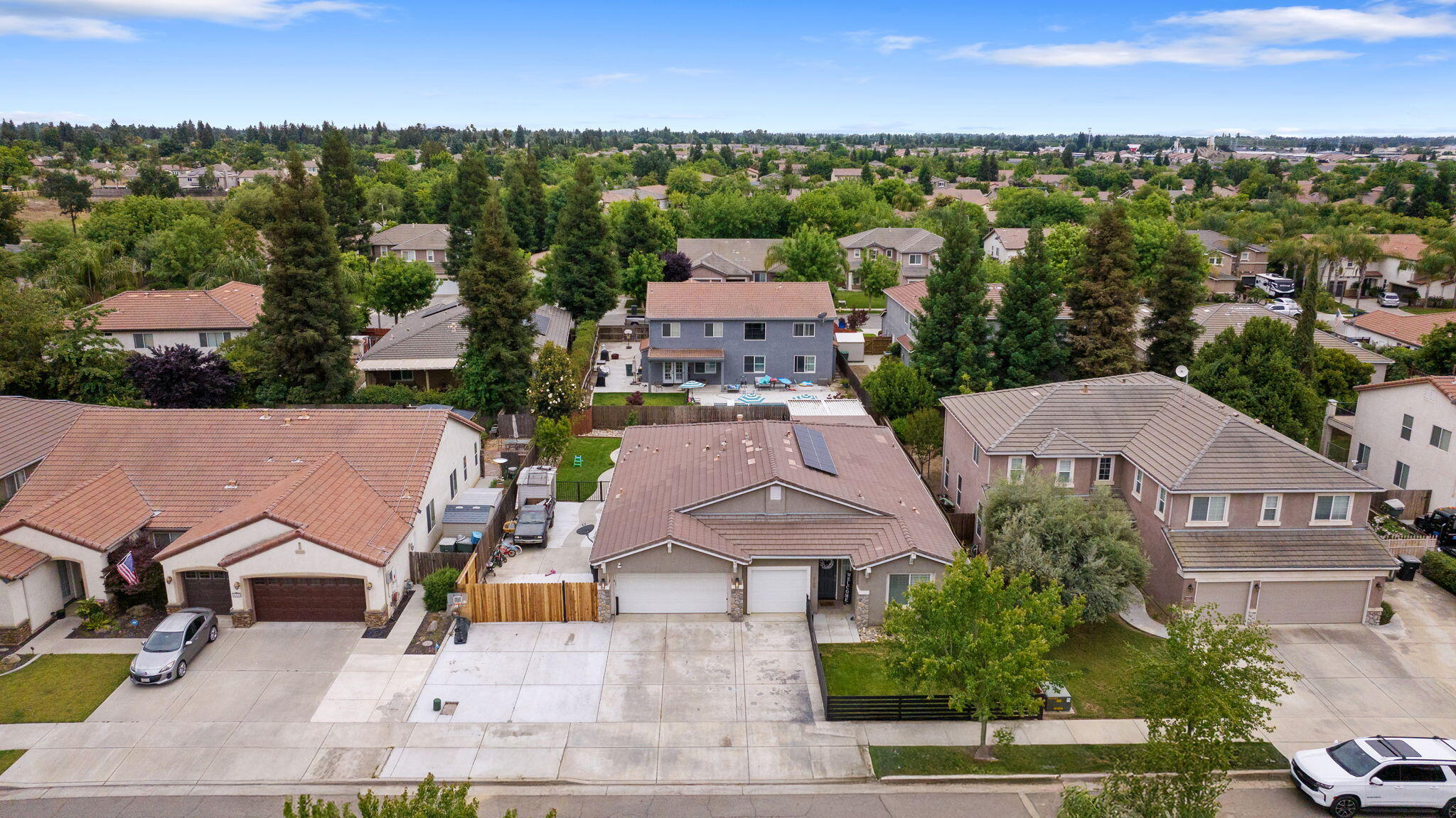 6109 W Delaware Ct, Visalia, CA 93291