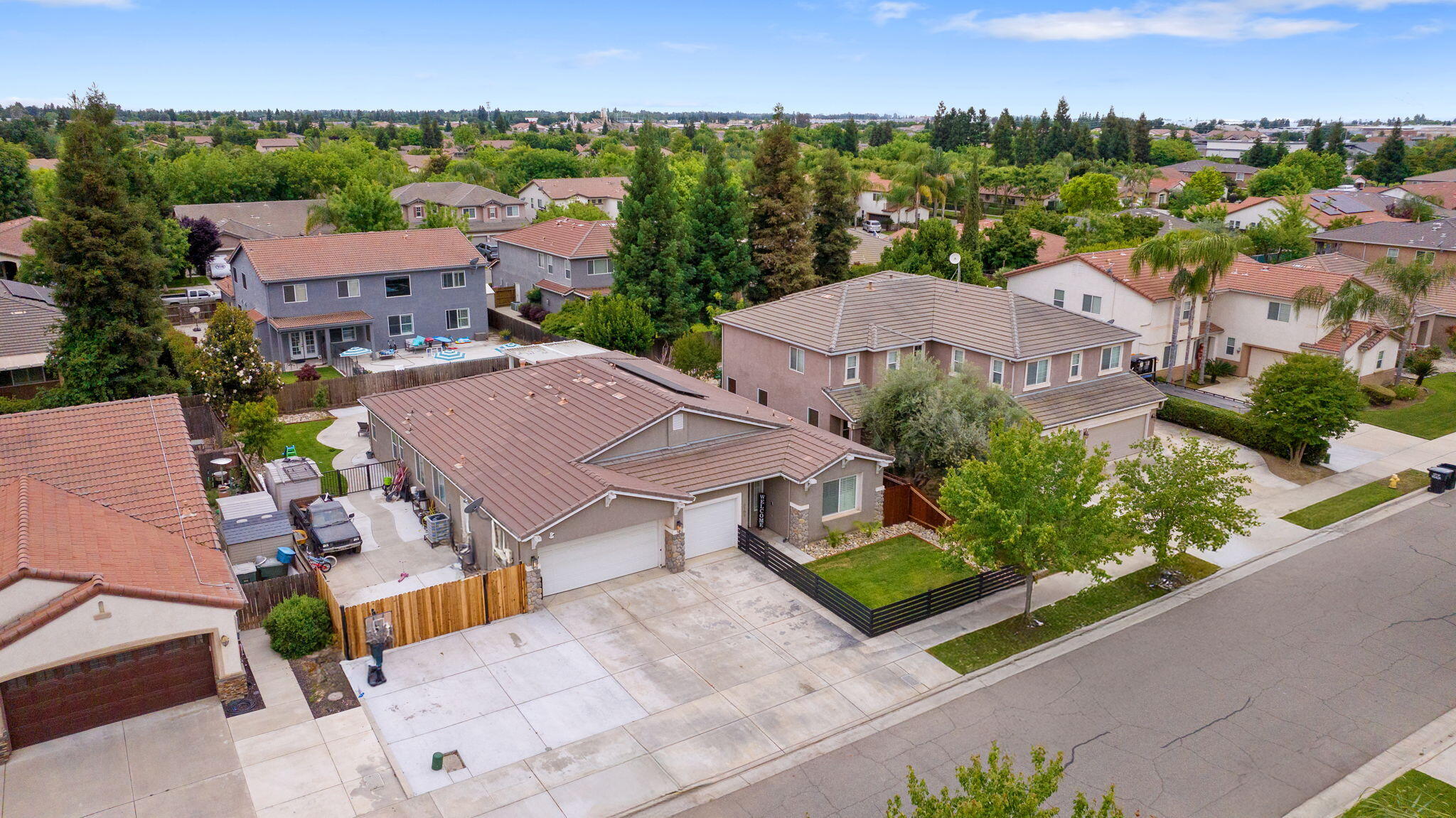 6109 W Delaware Ct, Visalia, CA 93291