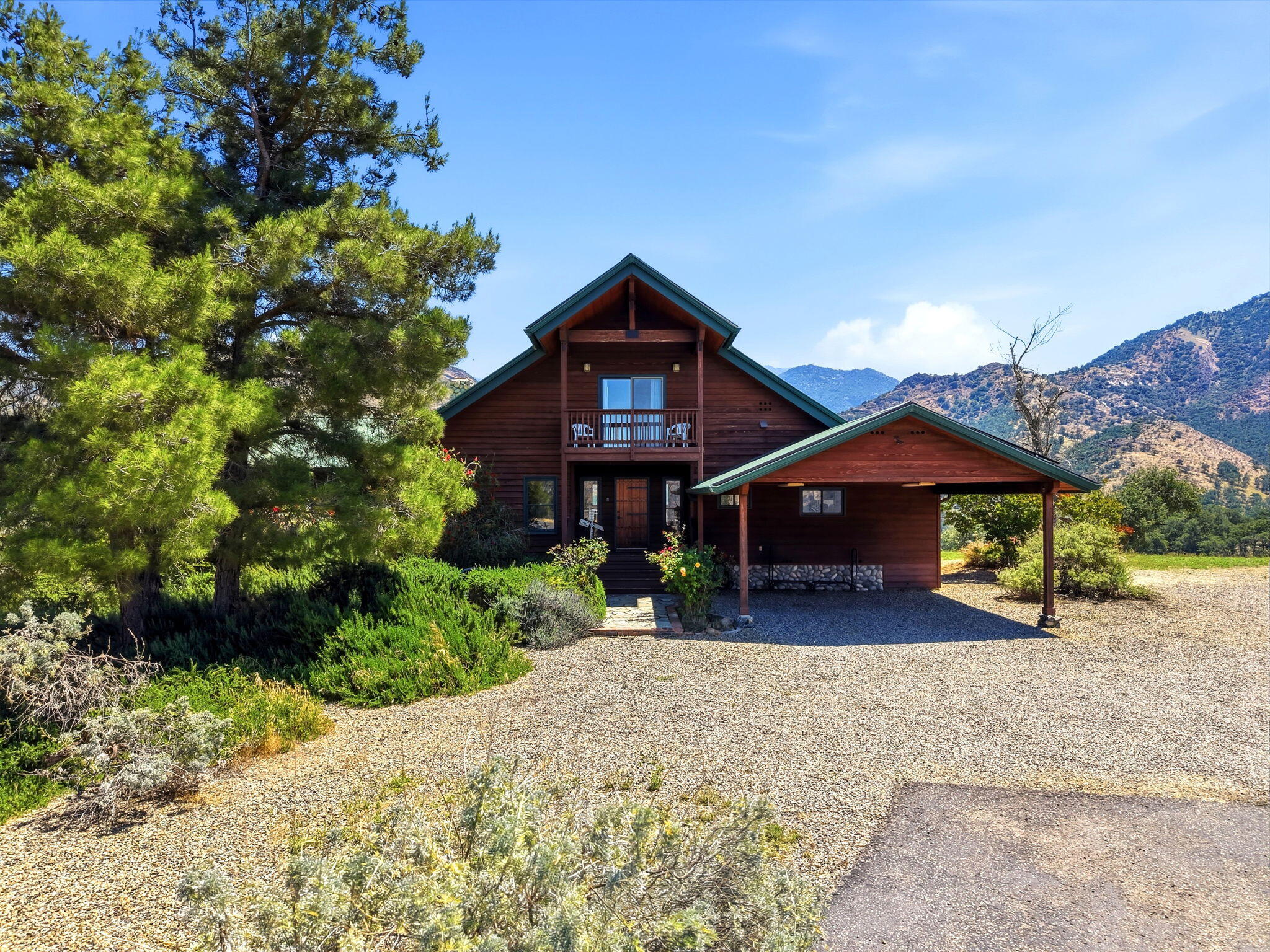 40679 Crystal Dr, Three Rivers, CA 93271