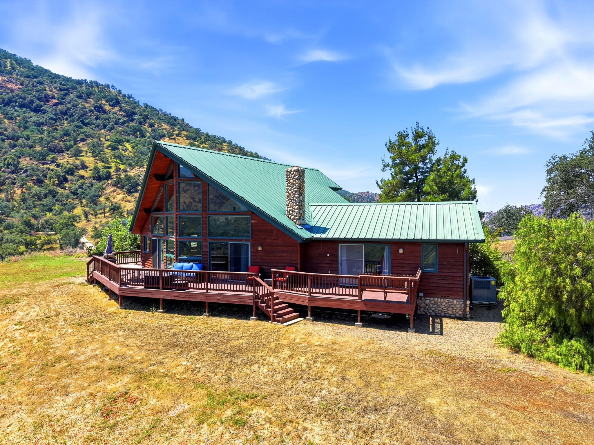 40679 Crystal Dr, Three Rivers, CA 93271