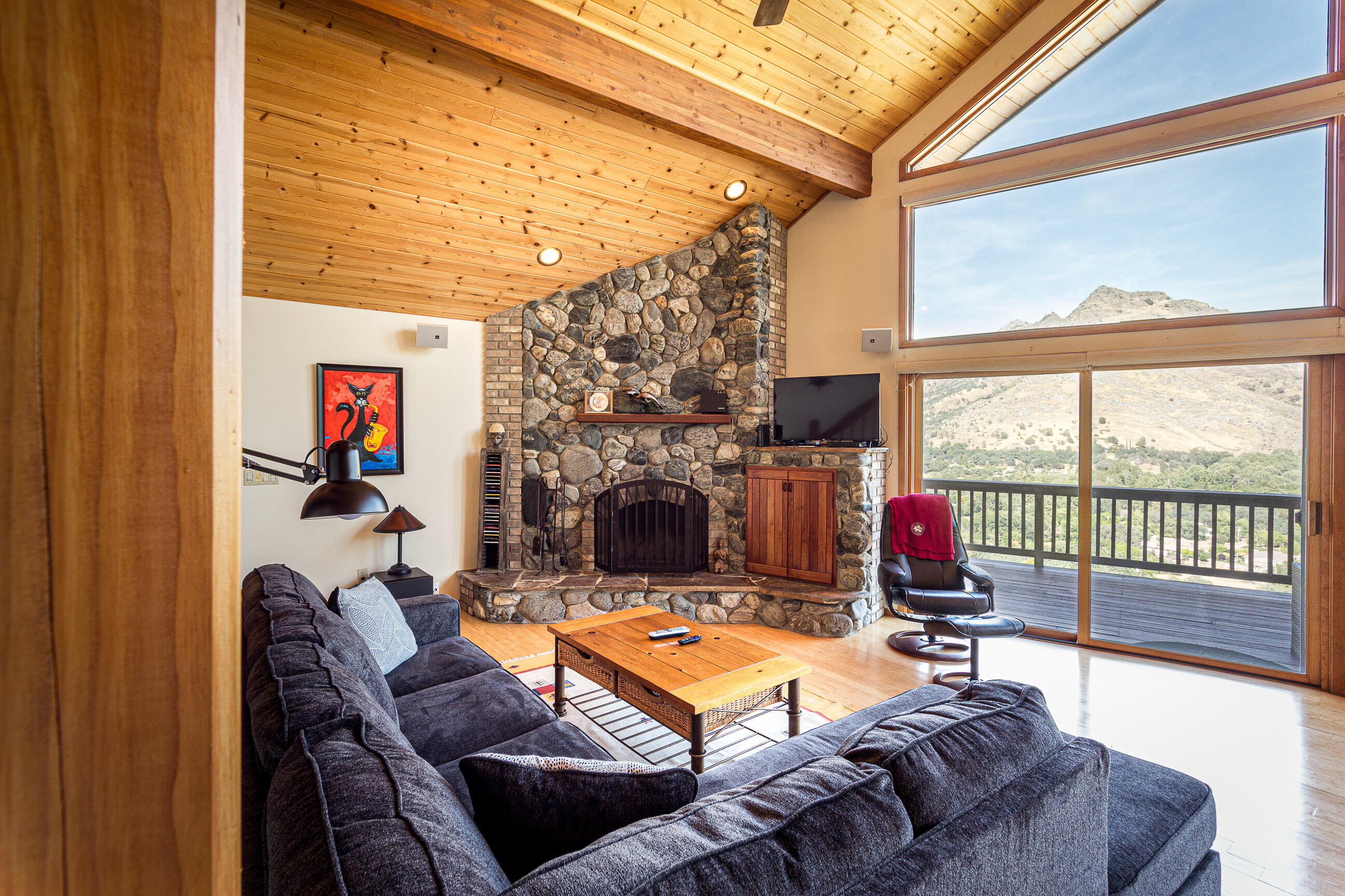 40679 Crystal Dr, Three Rivers, CA 93271