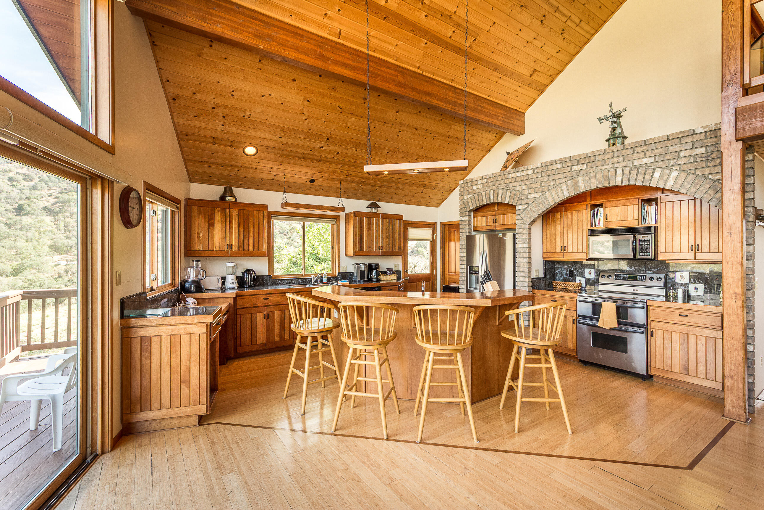 40679 Crystal Dr, Three Rivers, CA 93271