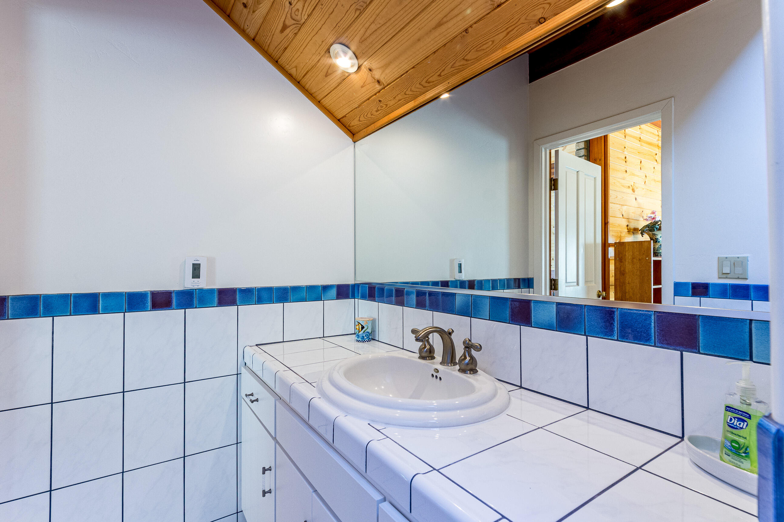 40679 Crystal Dr, Three Rivers, CA 93271