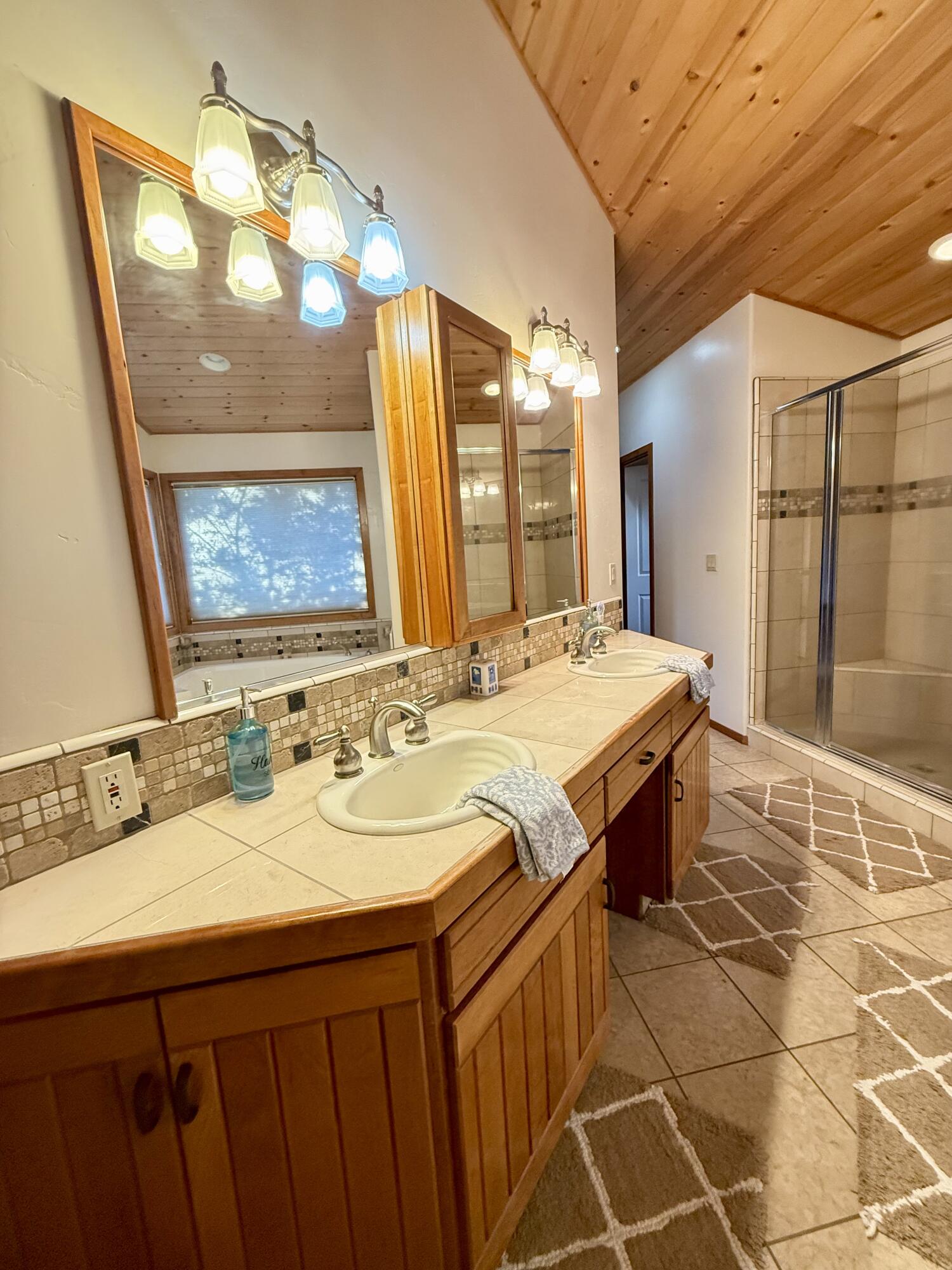 40679 Crystal Dr, Three Rivers, CA 93271