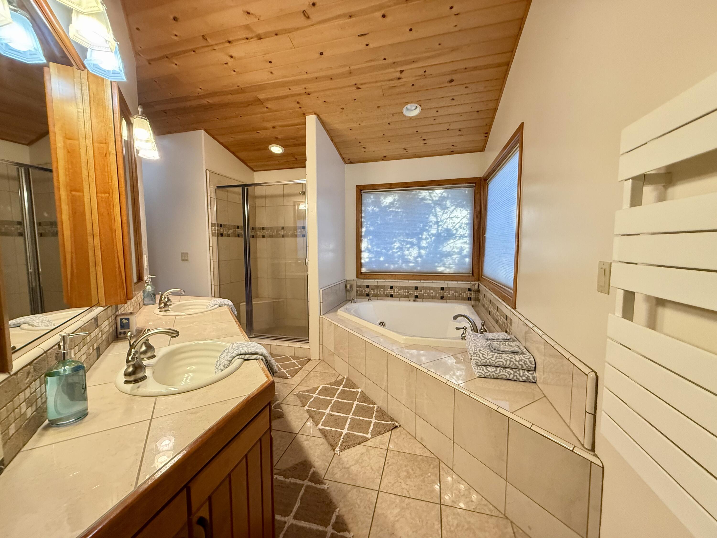 40679 Crystal Dr, Three Rivers, CA 93271