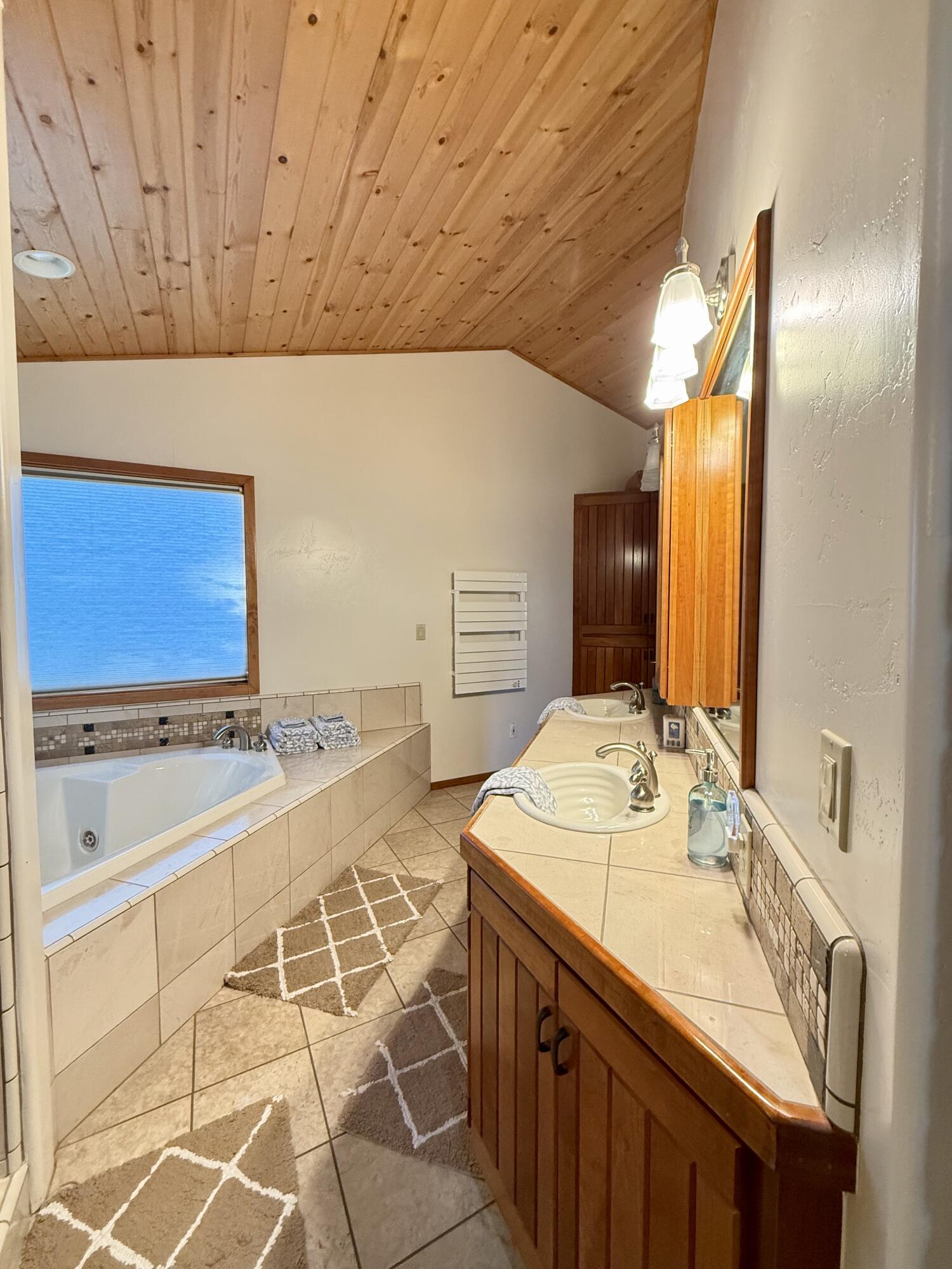 40679 Crystal Dr, Three Rivers, CA 93271