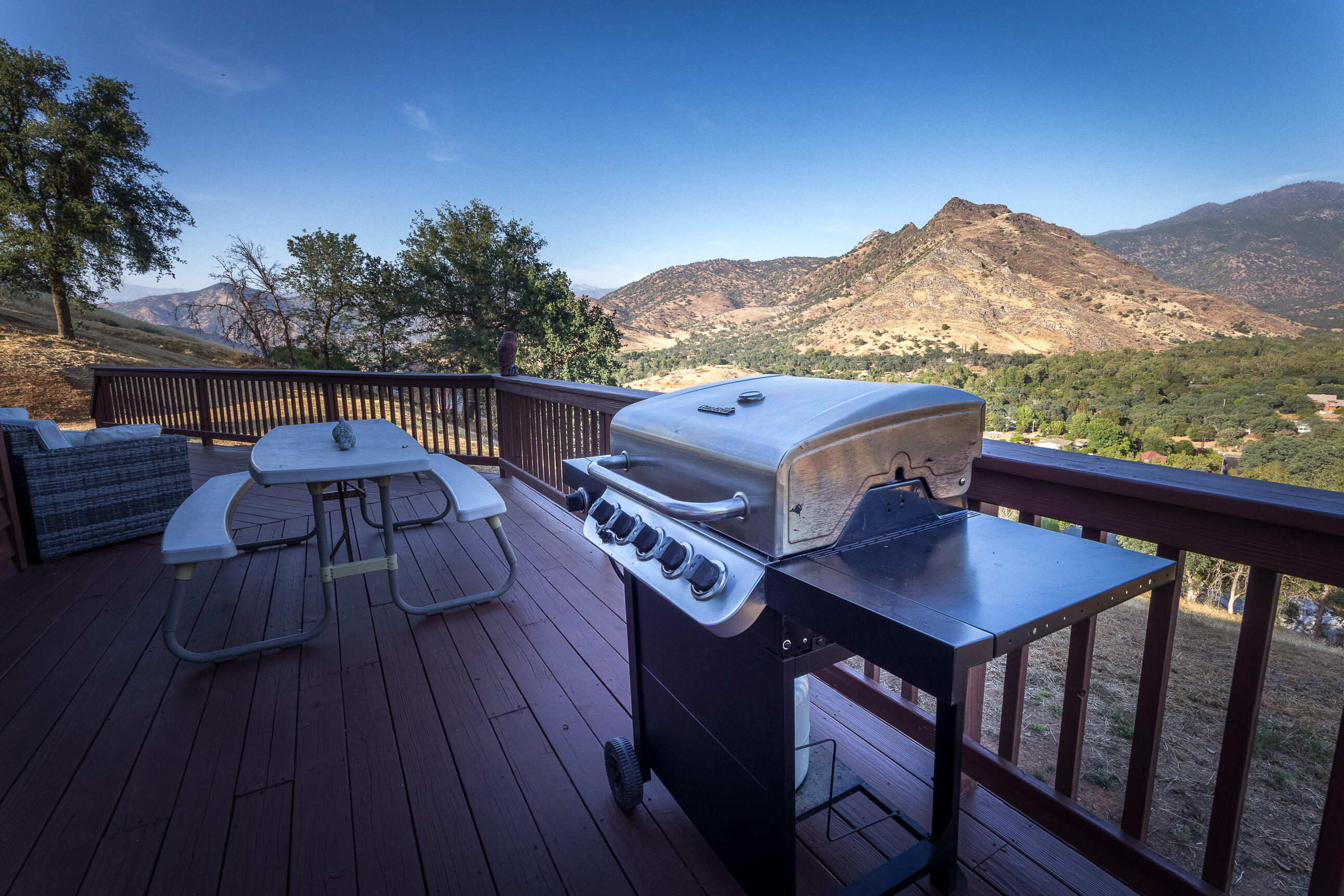 40679 Crystal Dr, Three Rivers, CA 93271