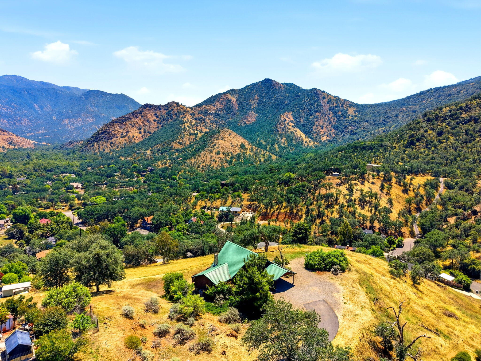 40679 Crystal Dr, Three Rivers, CA 93271