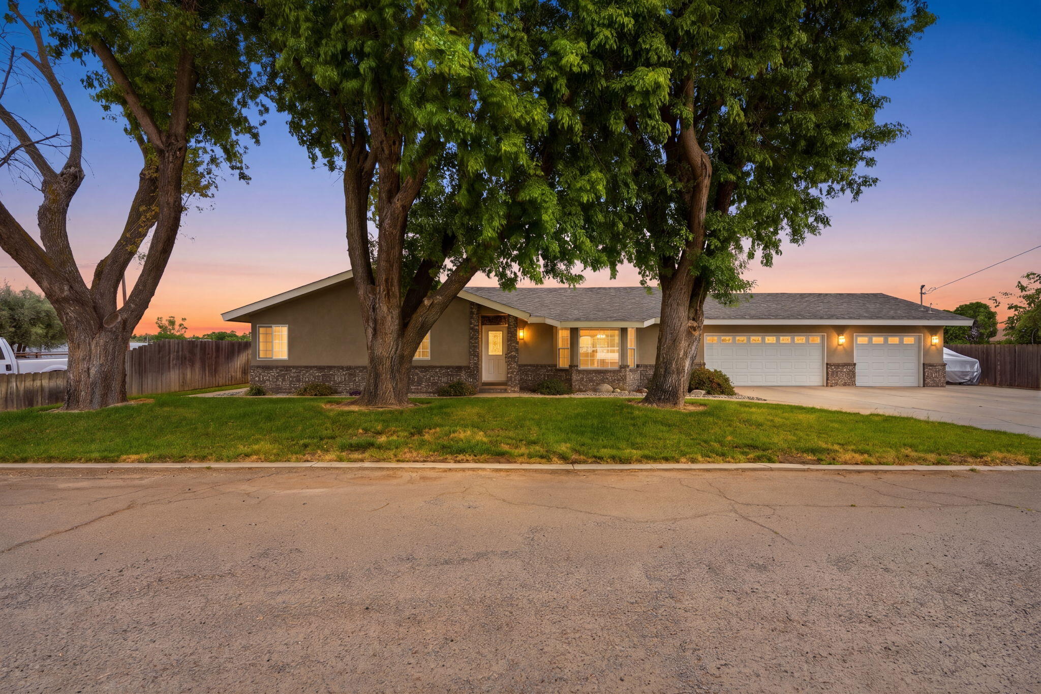 9317 14th Ave, Hanford, CA 93230