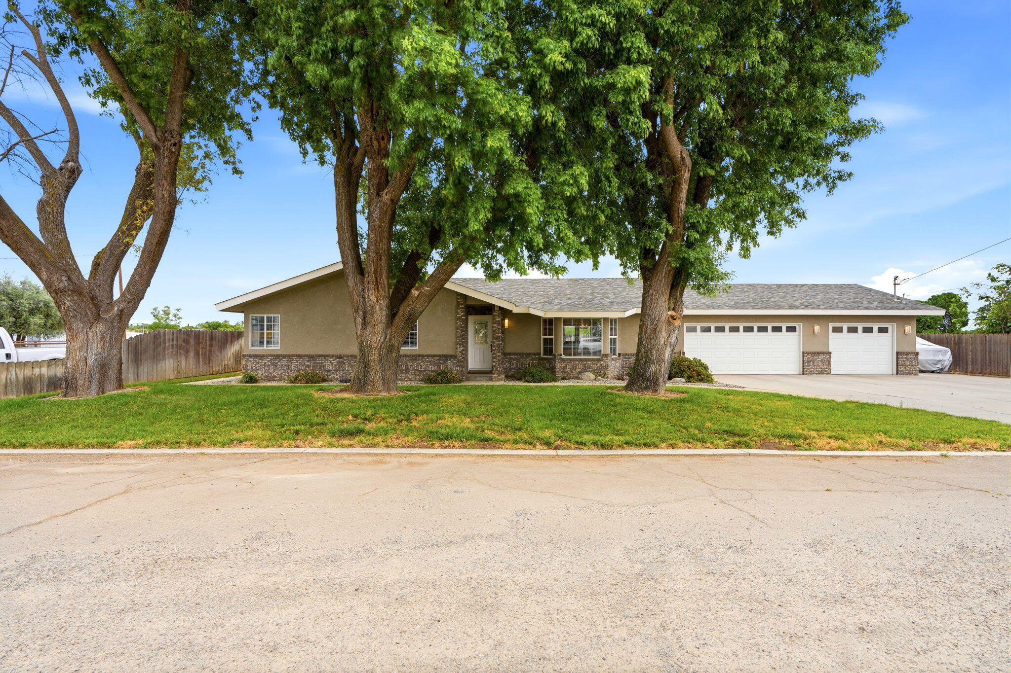 9317 14th Ave, Hanford, CA 93230