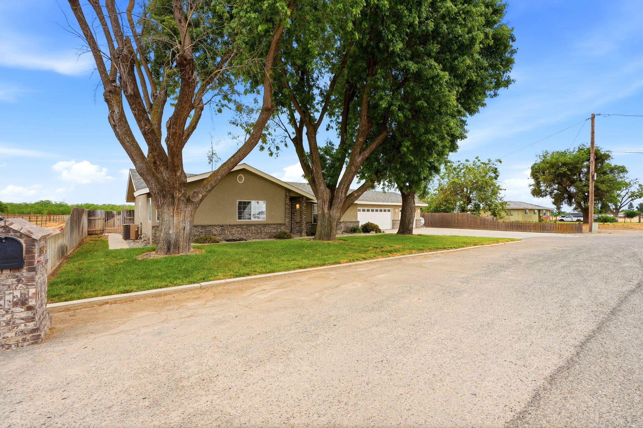 9317 14th Ave, Hanford, CA 93230