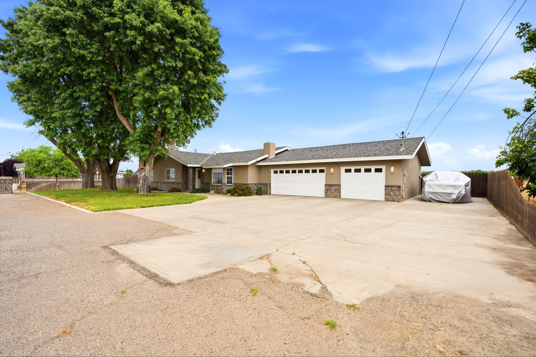 9317 14th Ave, Hanford, CA 93230