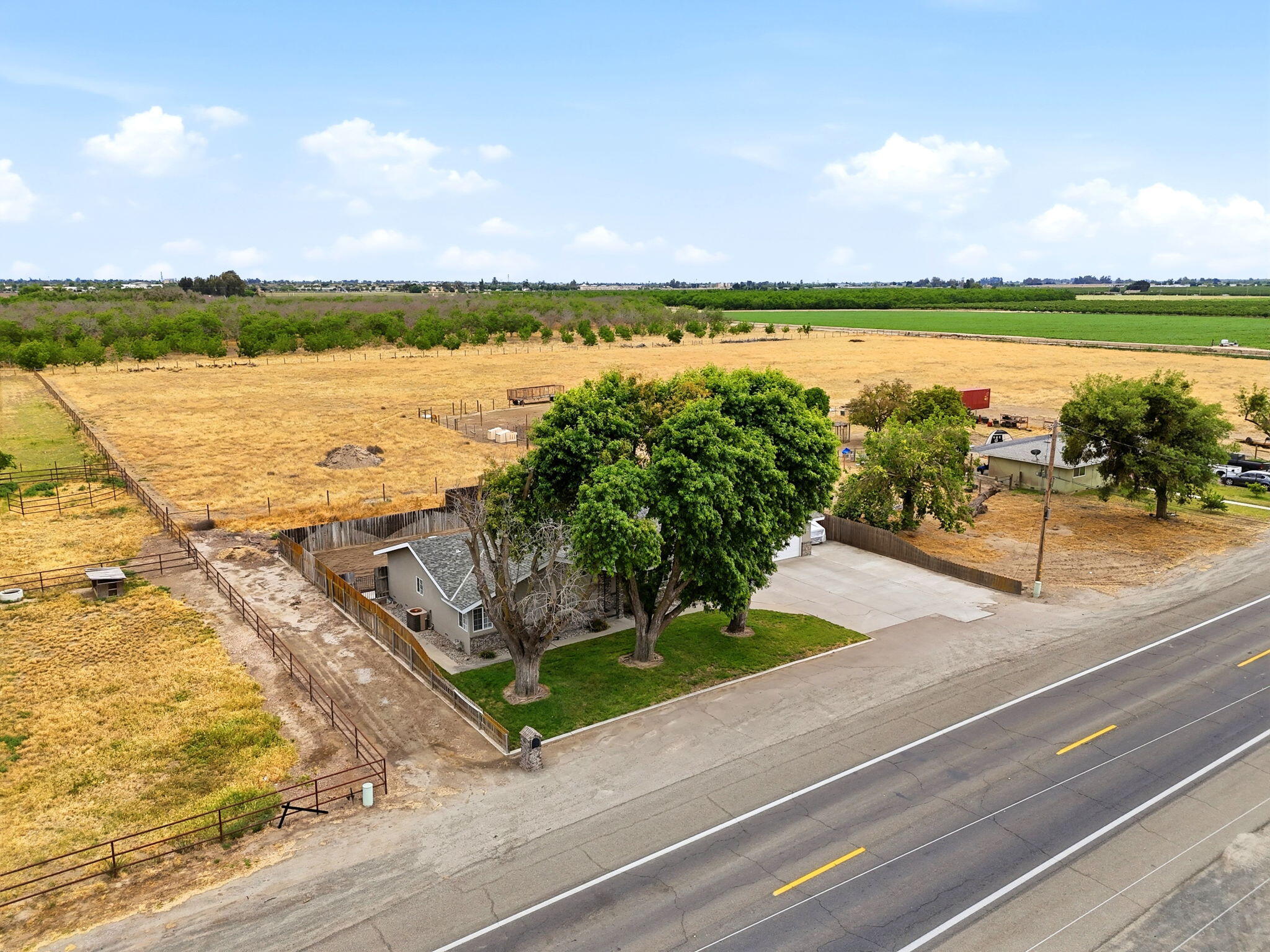 9317 14th Ave, Hanford, CA 93230