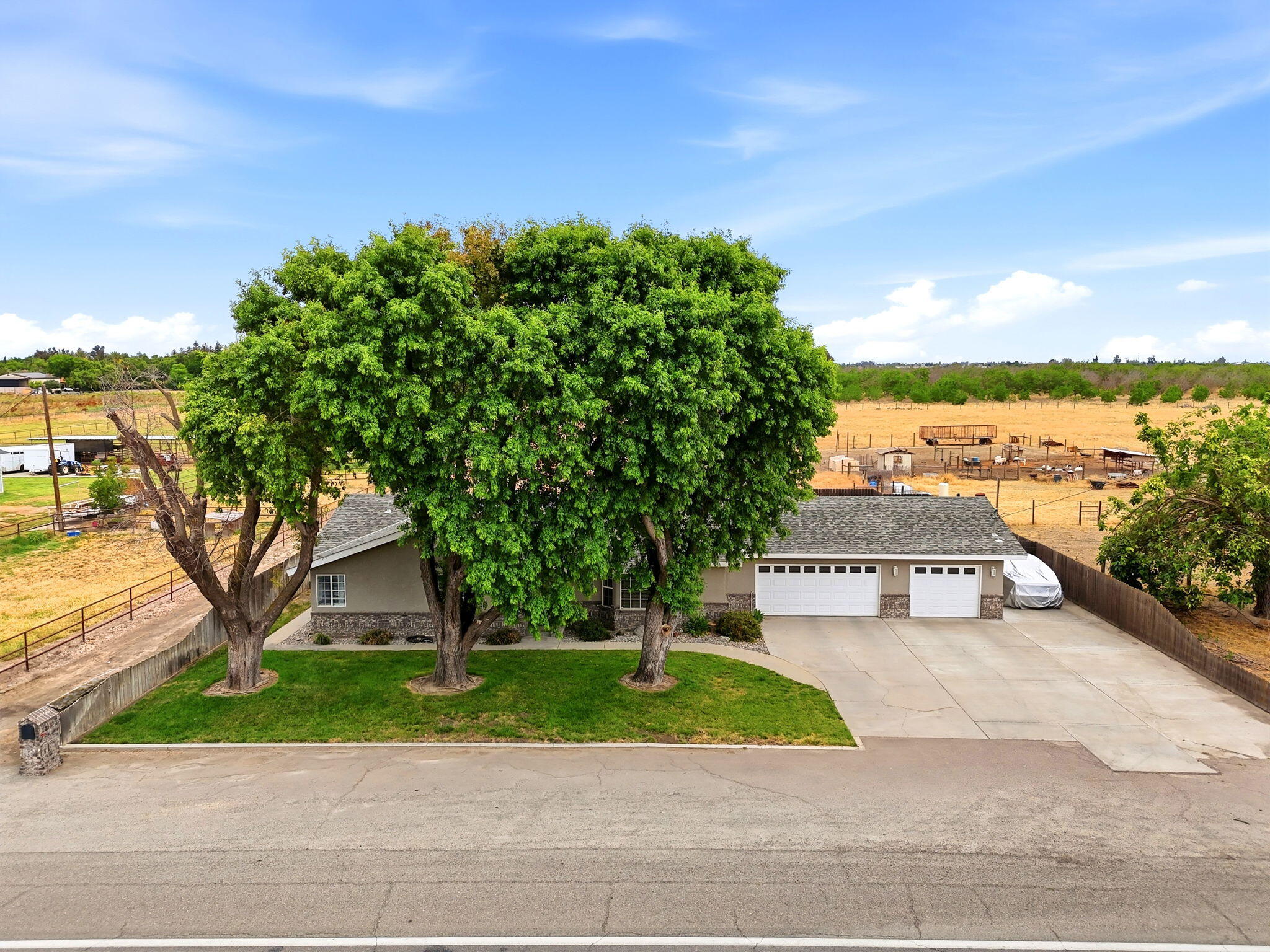 9317 14th Ave, Hanford, CA 93230