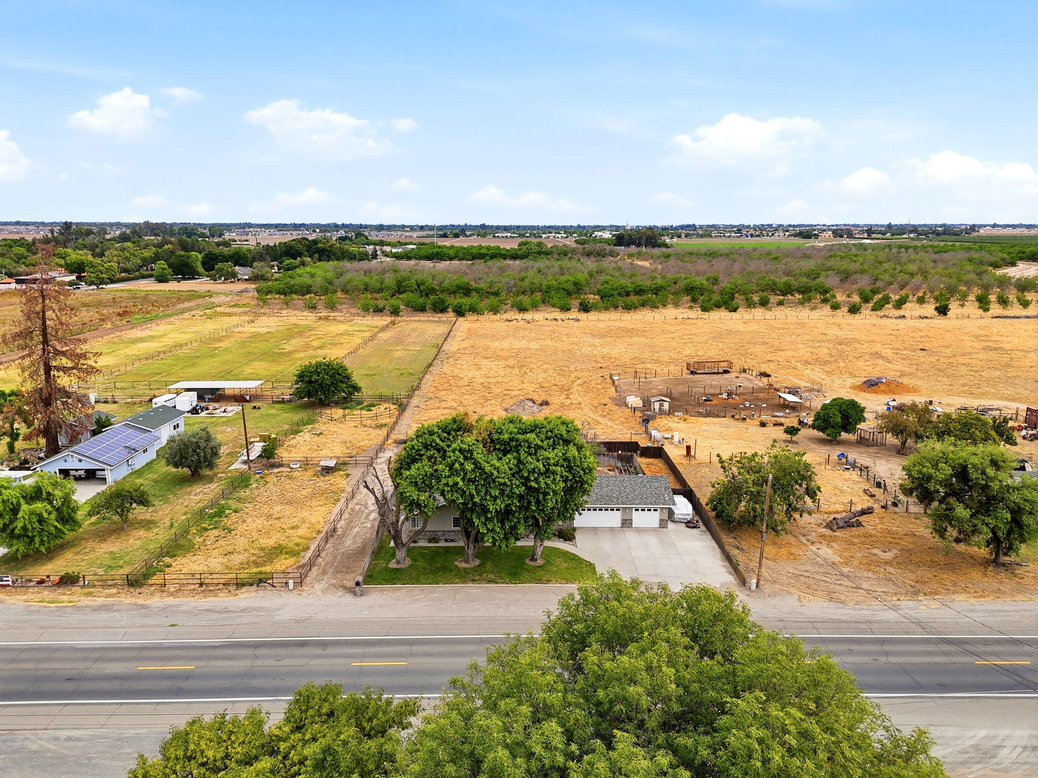9317 14th Ave, Hanford, CA 93230