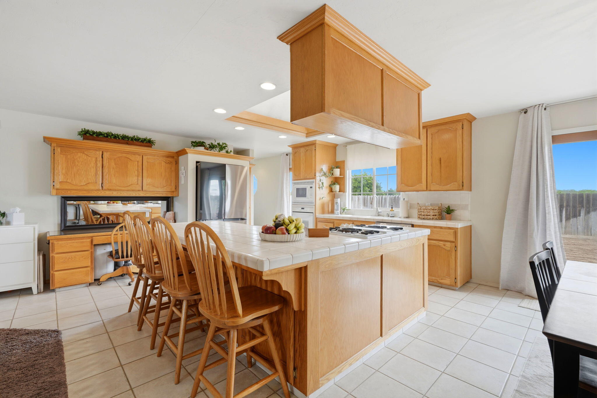 9317 14th Ave, Hanford, CA 93230