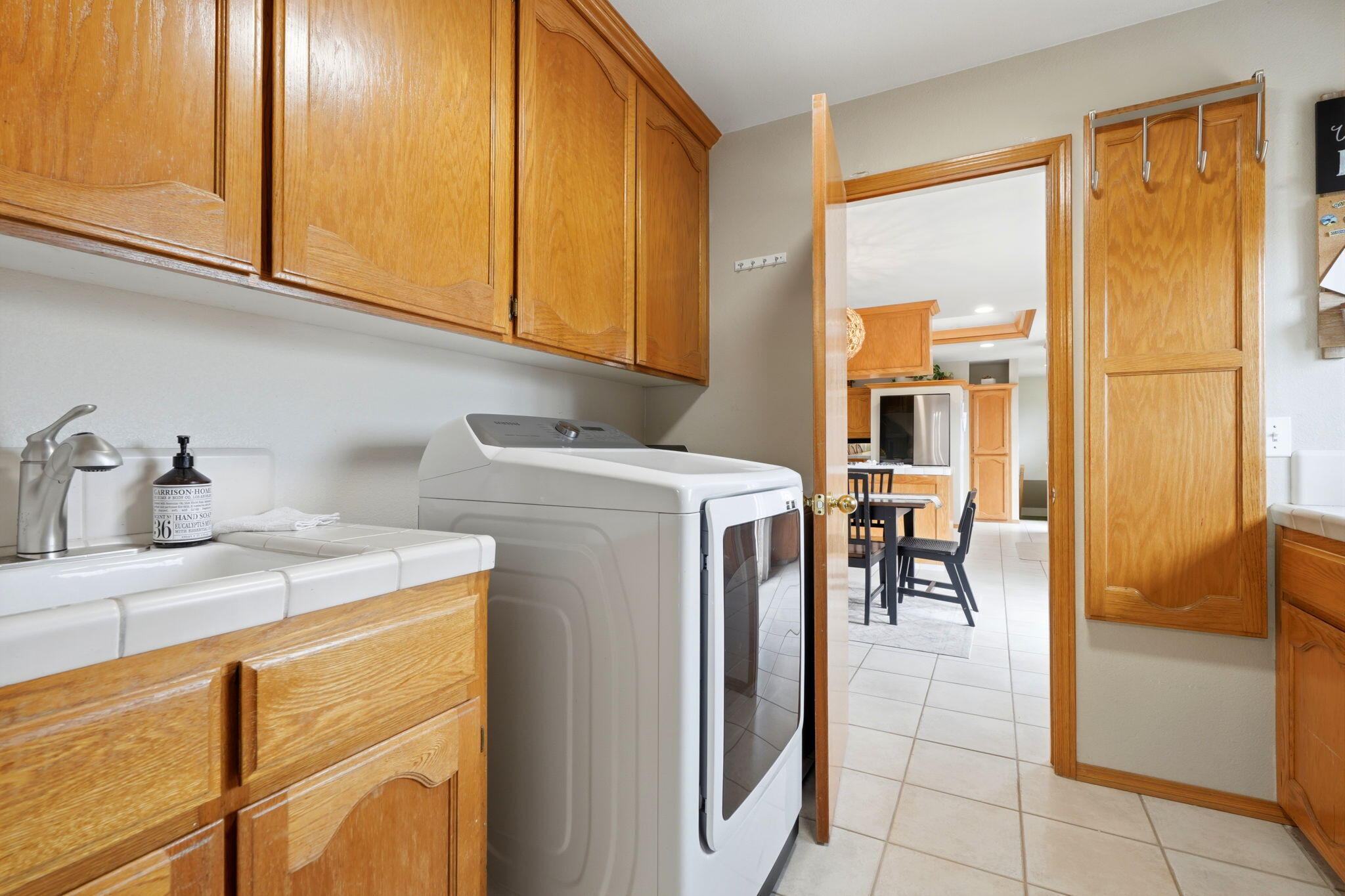 9317 14th Ave, Hanford, CA 93230