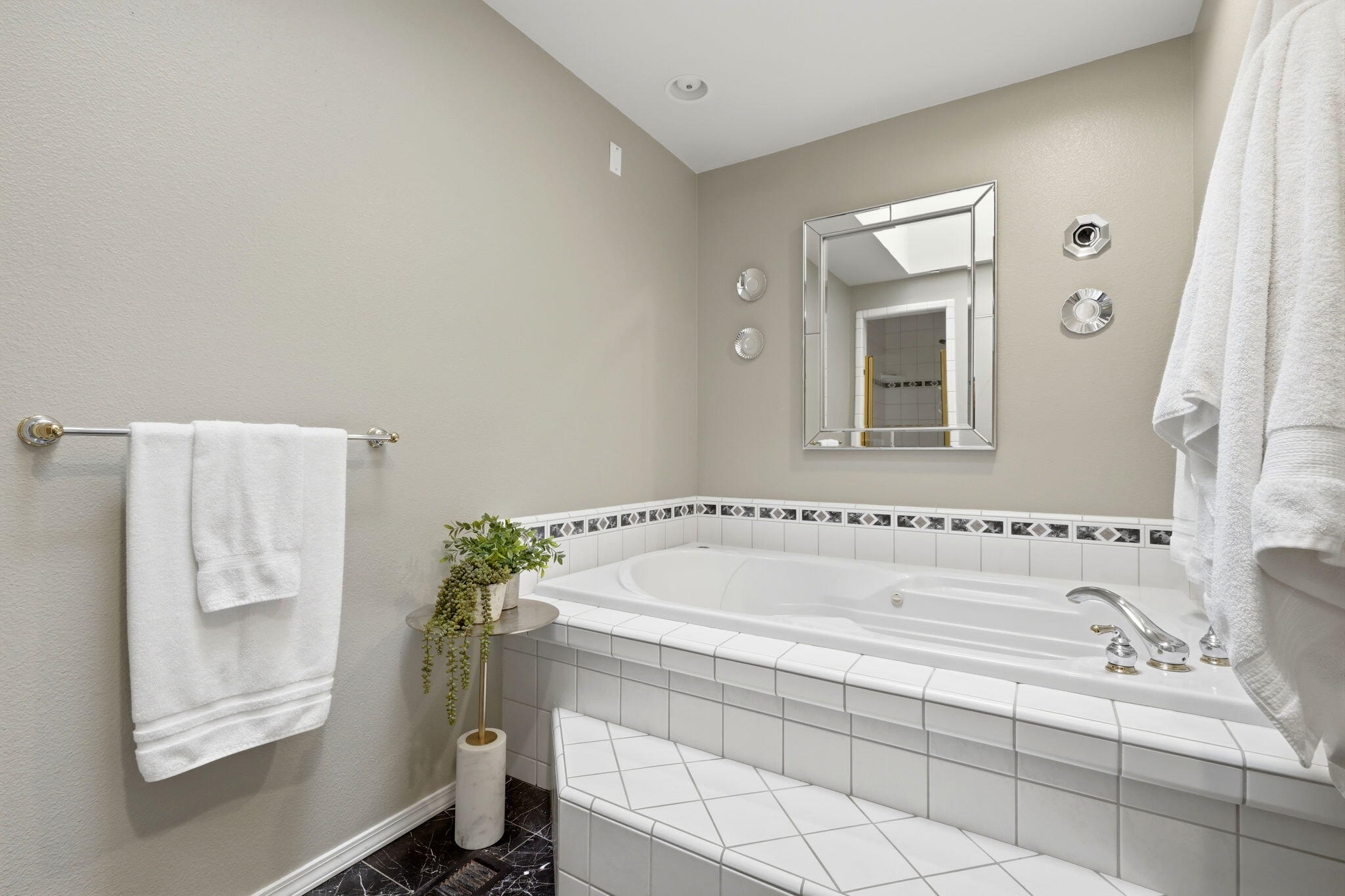 9317 14th Ave, Hanford, CA 93230