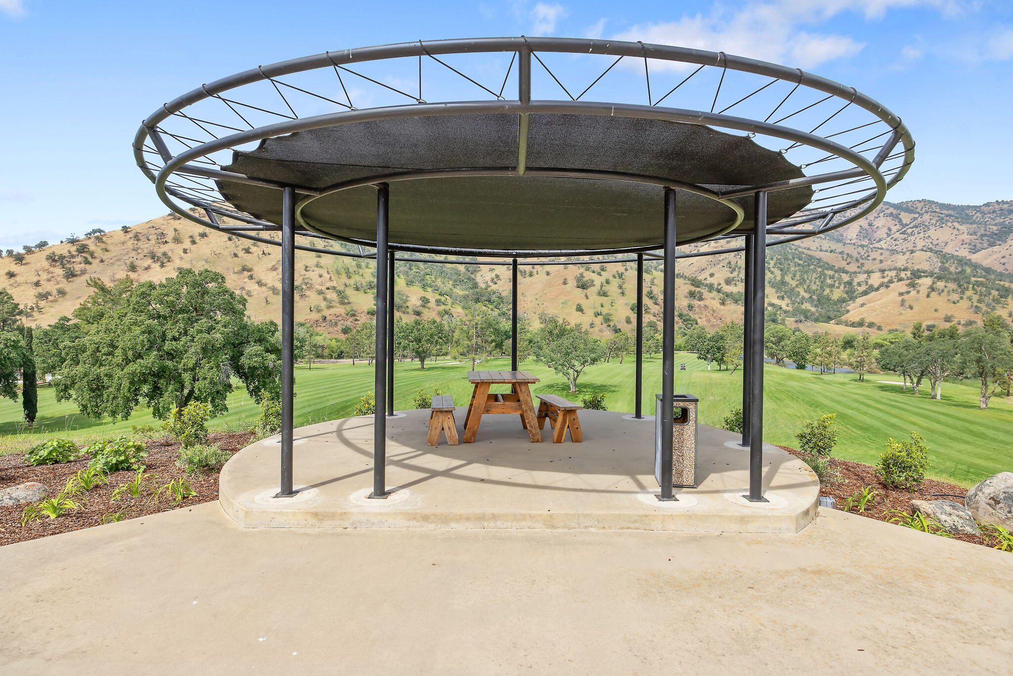 41117 Sierra Dr, Three Rivers, CA 93271