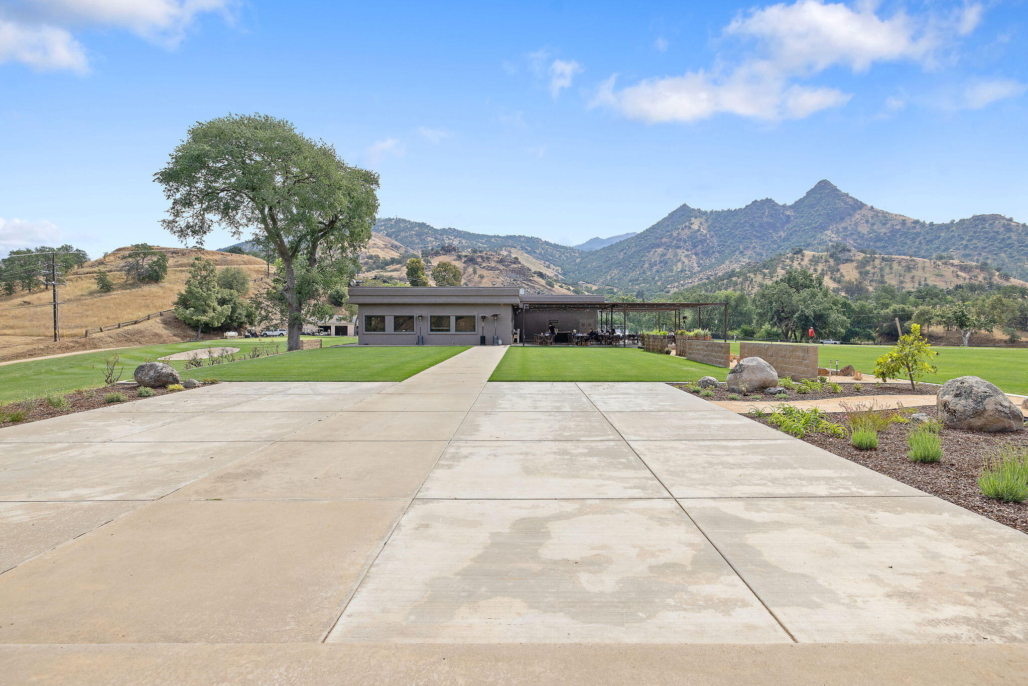 41117 Sierra Dr, Three Rivers, CA 93271