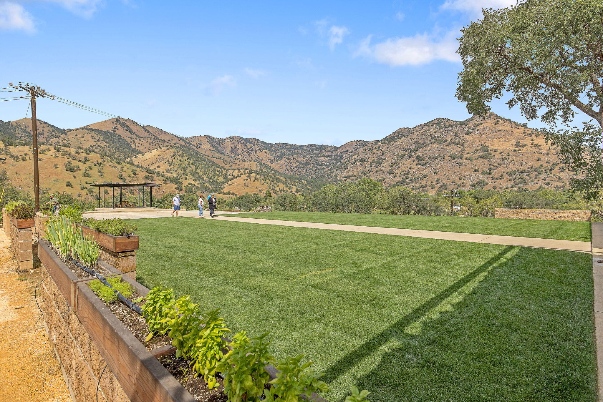 41117 Sierra Dr, Three Rivers, CA 93271