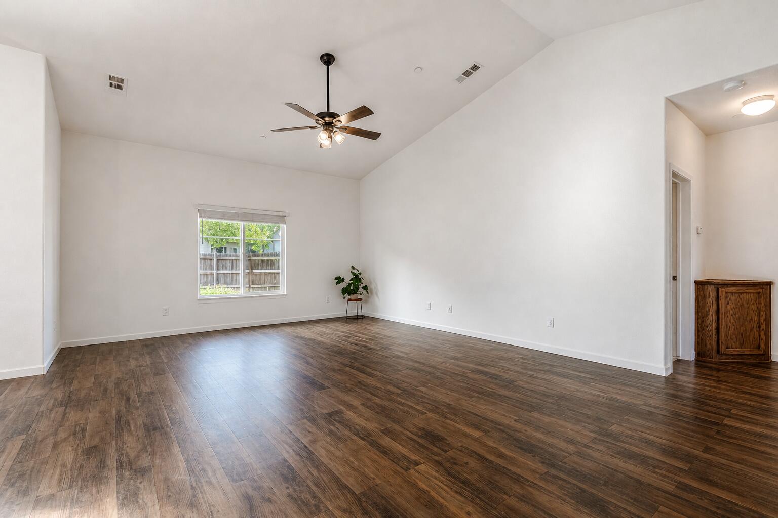 7443 Ensminger Ave, Goshen, CA 93227