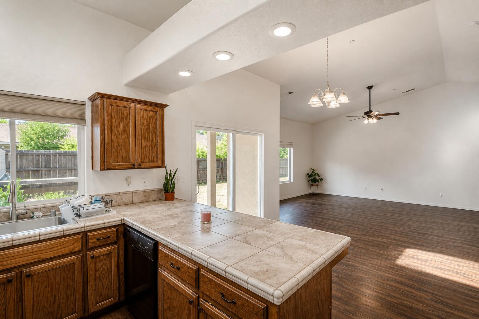 7443 Ensminger Ave, Goshen, CA 93227