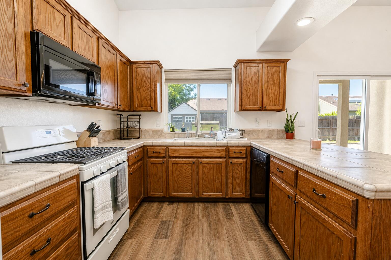 7443 Ensminger Ave, Goshen, CA 93227