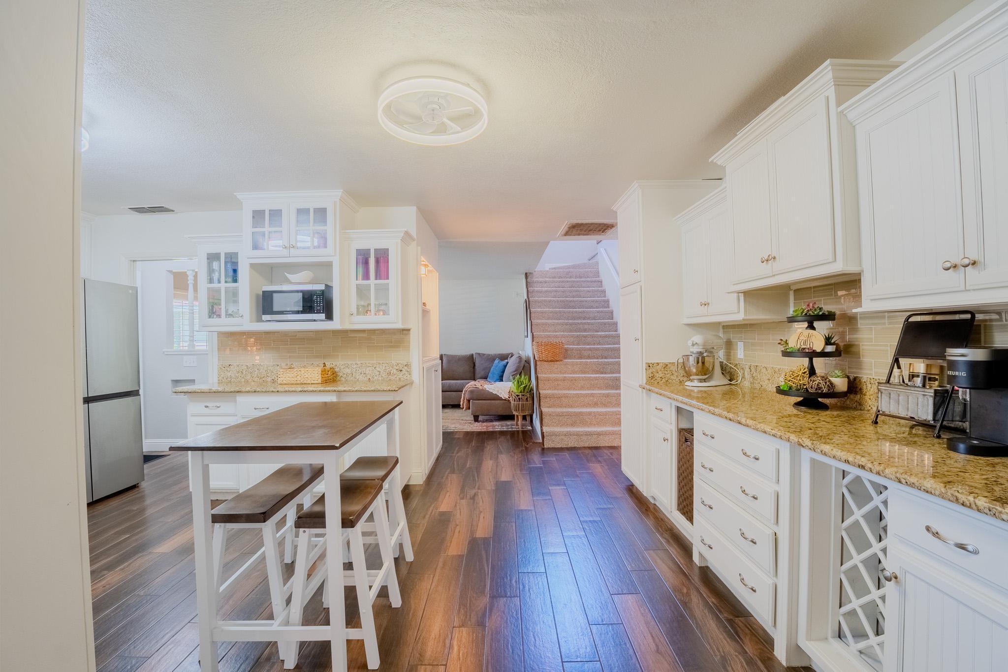 3609 W Evergreen Ct, Visalia, CA 93277