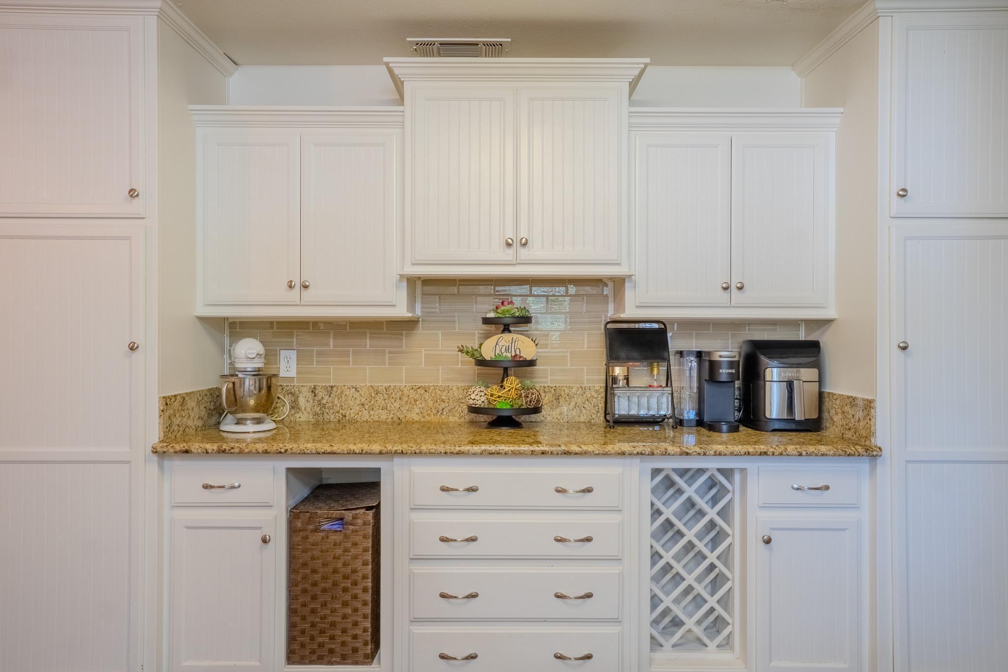 3609 W Evergreen Ct, Visalia, CA 93277