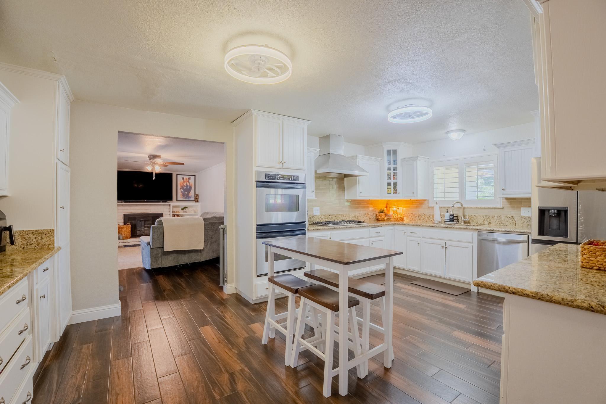3609 W Evergreen Ct, Visalia, CA 93277
