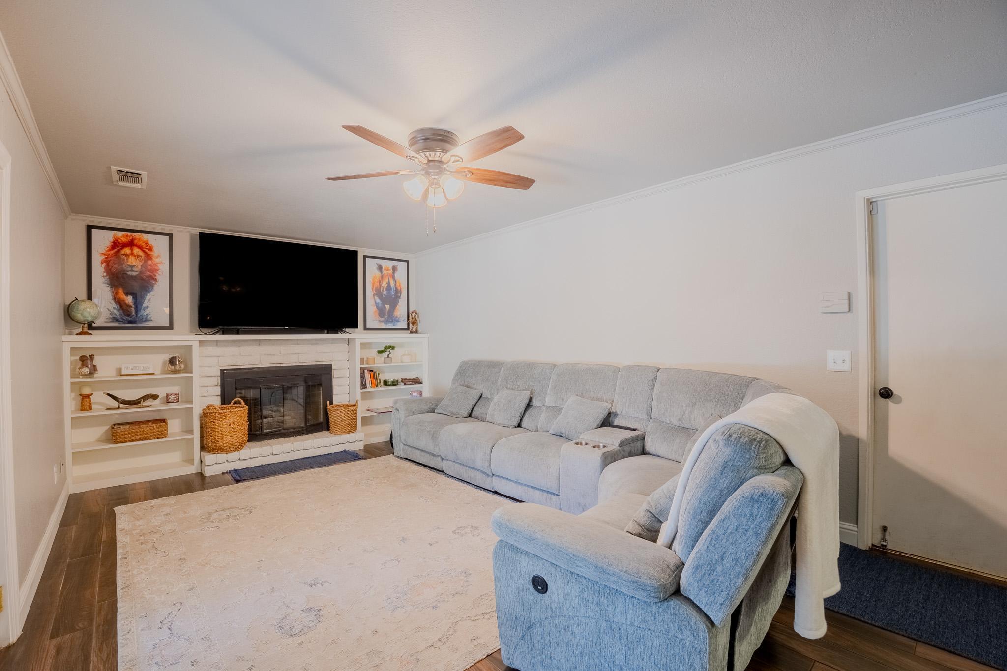 3609 W Evergreen Ct, Visalia, CA 93277