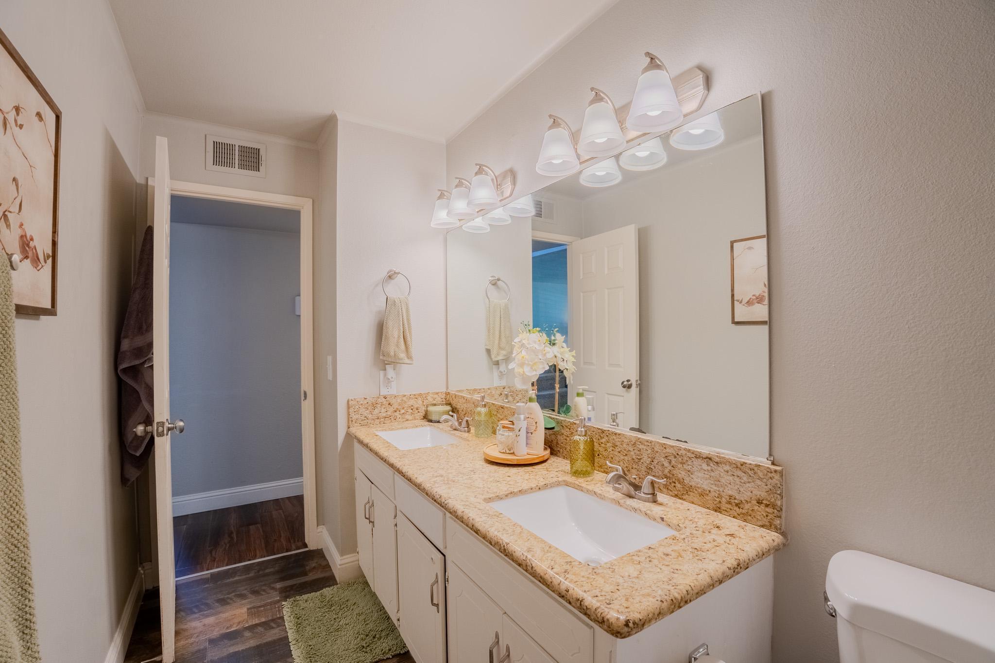 3609 W Evergreen Ct, Visalia, CA 93277