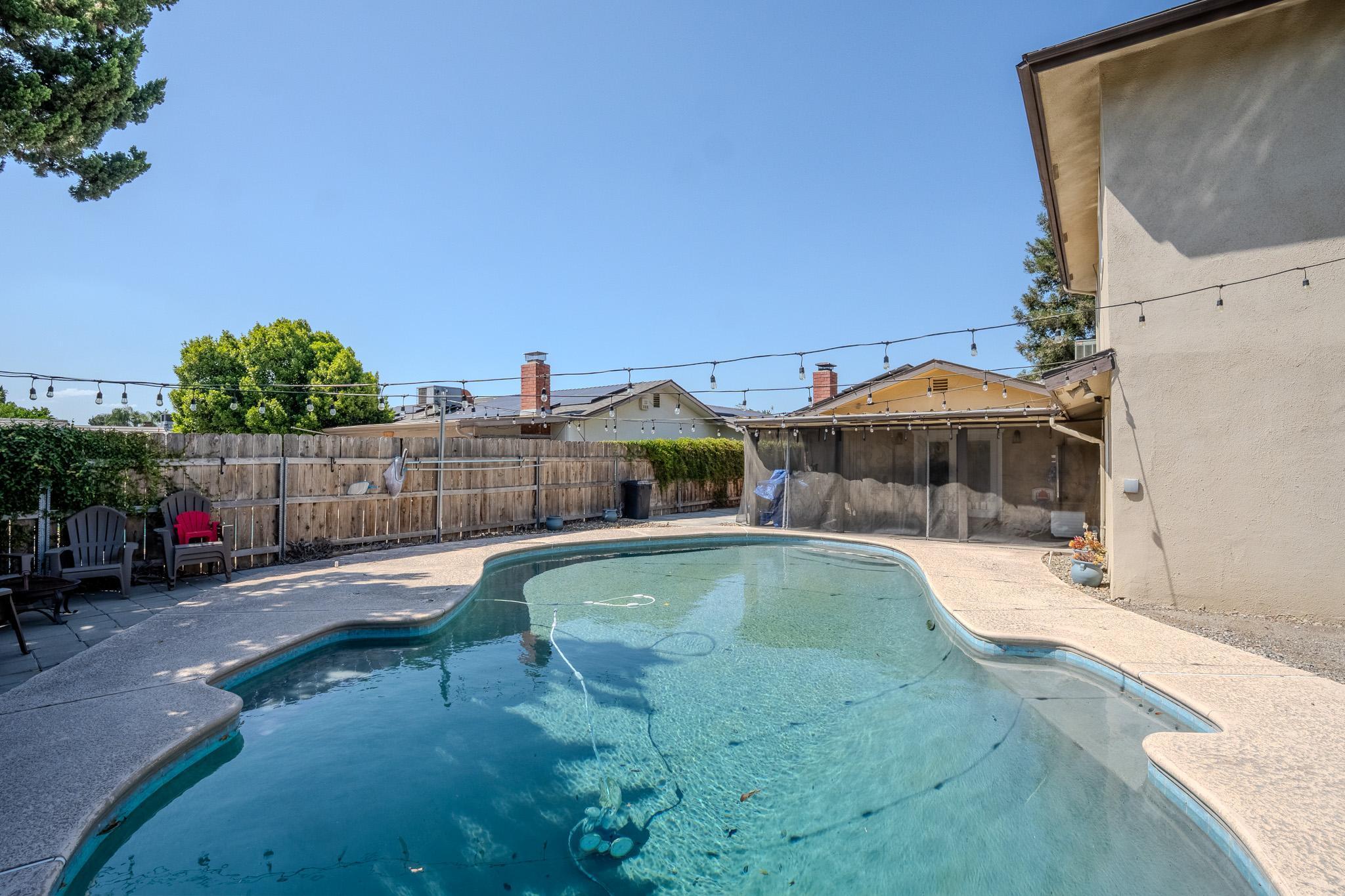 3609 W Evergreen Ct, Visalia, CA 93277