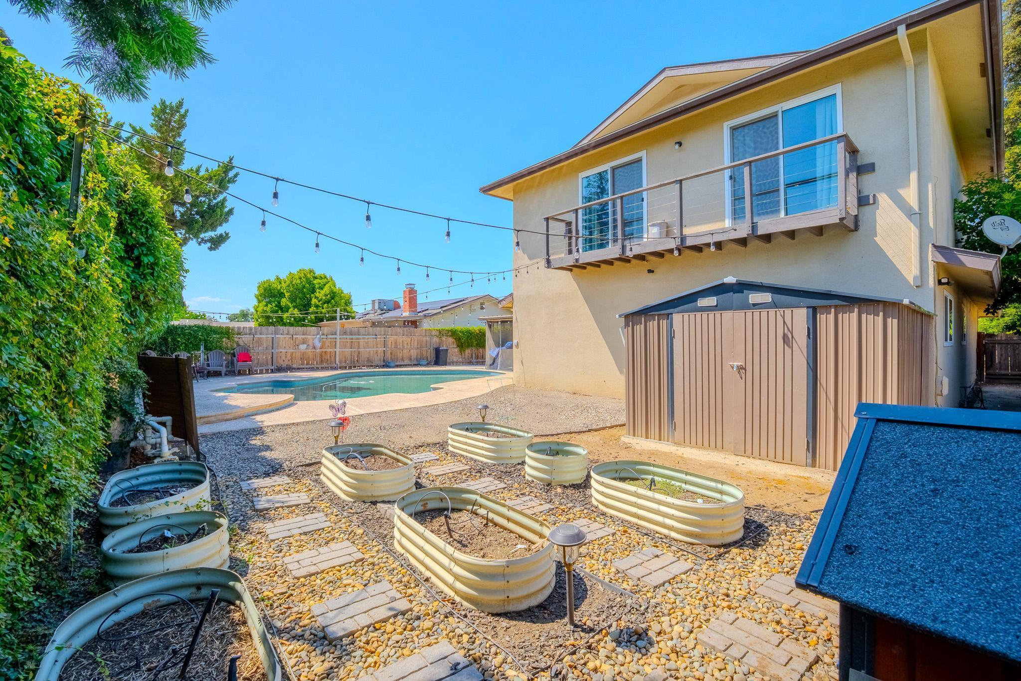 3609 W Evergreen Ct, Visalia, CA 93277