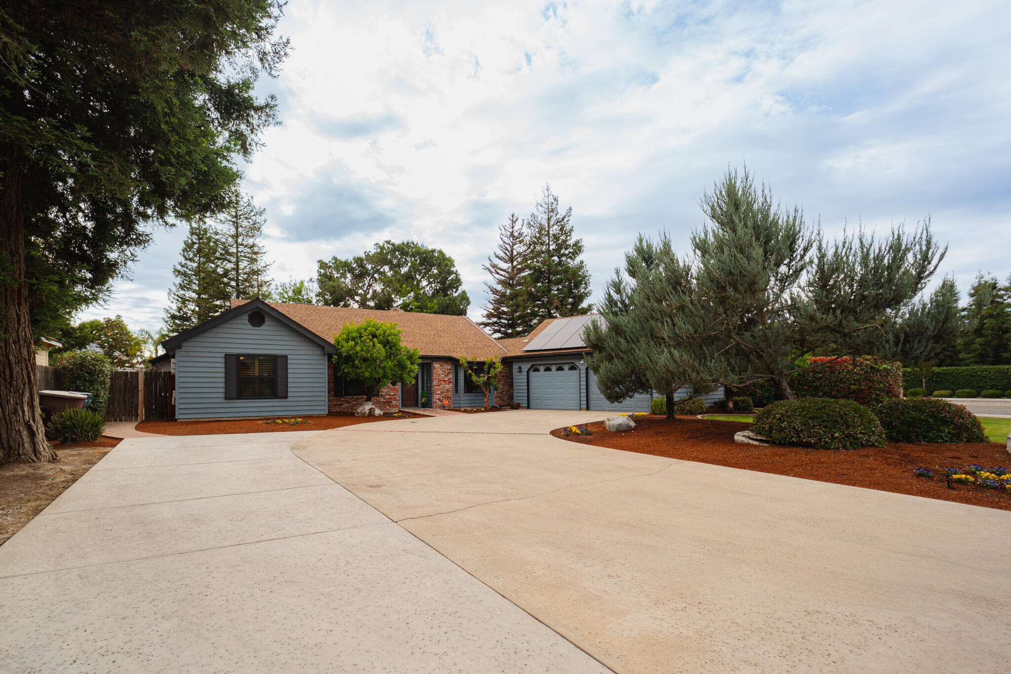 1265 N Margaret St, Tulare, CA 93274