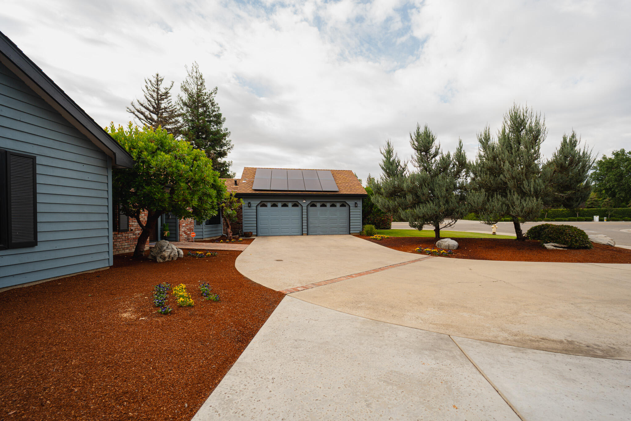 1265 N Margaret St, Tulare, CA 93274