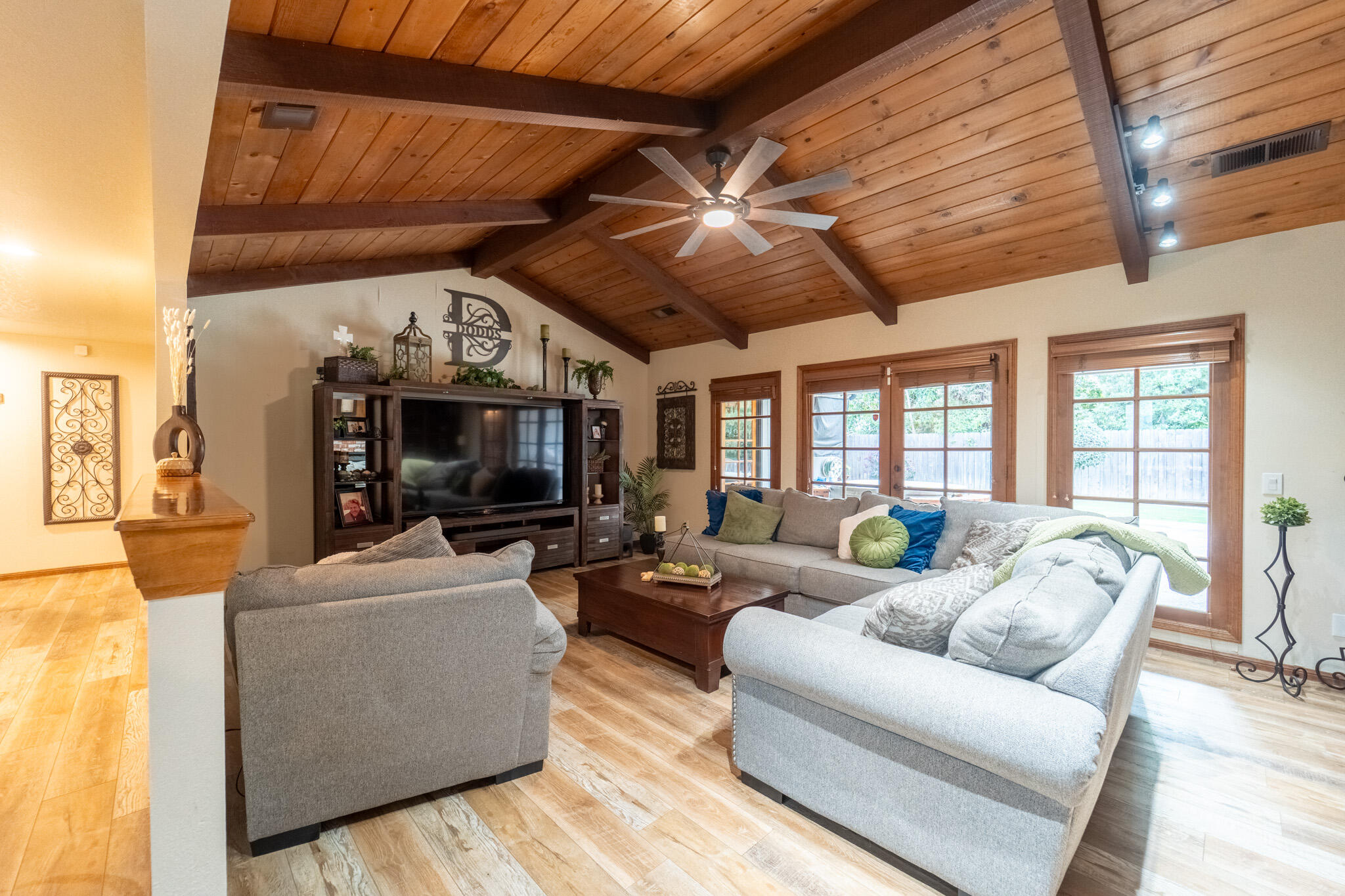 1265 N Margaret St, Tulare, CA 93274